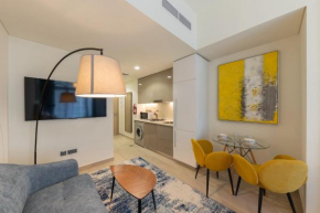 Bright and cozy studio with balcony in Azizi Riviera 33